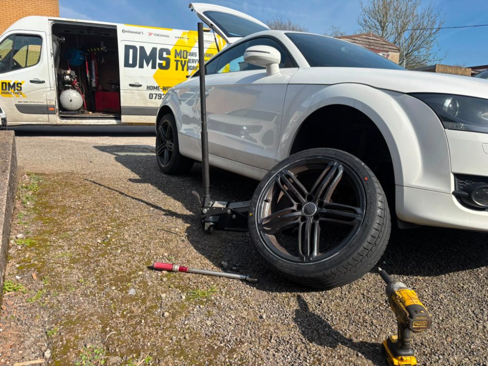 Driveway tyre fitting with the DMS van