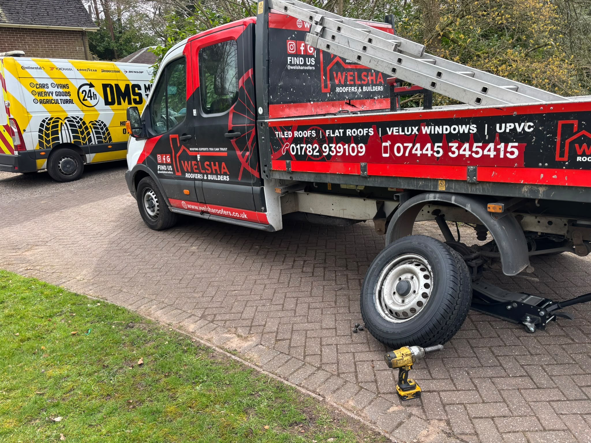 Commercial vehicle tyre fitting on site